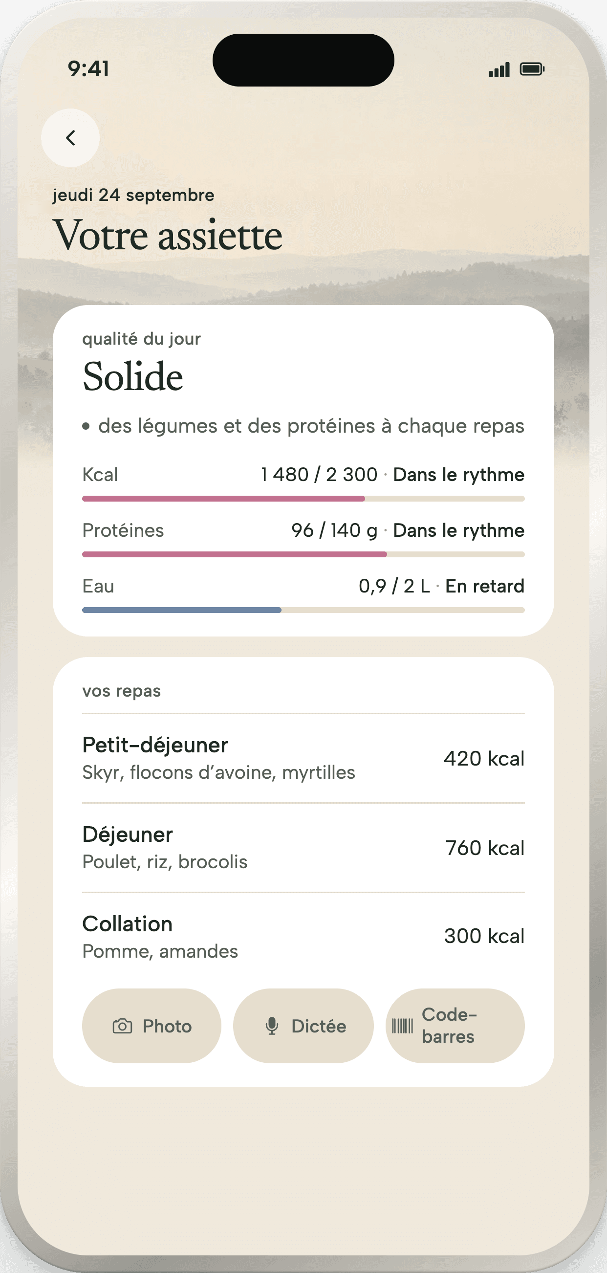 L’écran Votre assiette : la qualité du jour, trois barres pour les calories, les protéines et l’eau, puis la liste des repas et les trois façons d’en ajouter un.